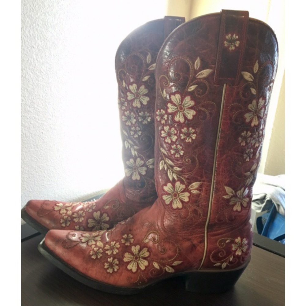 Embroidered Red Cowgirl/Cowboy Boots